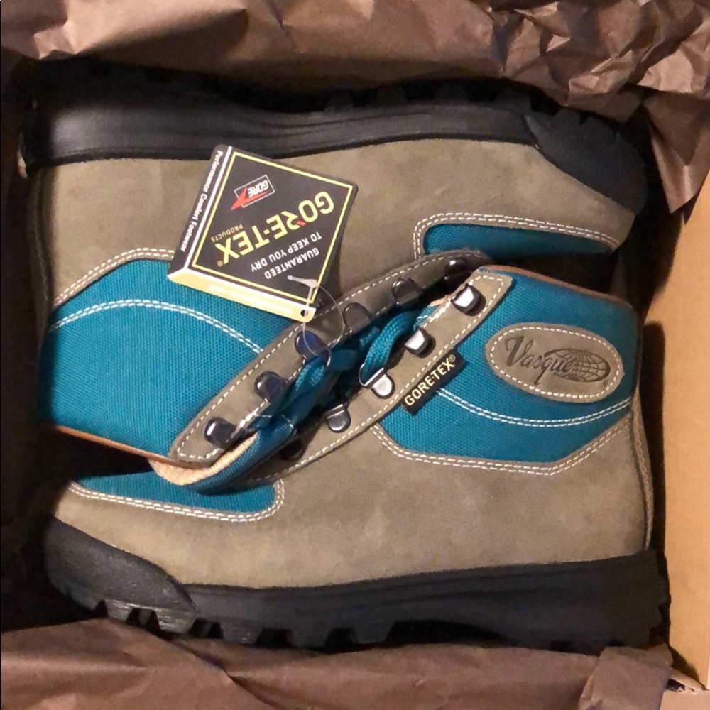 Brand New Vasque 7117 Skywalk GTX Boots size 6.5